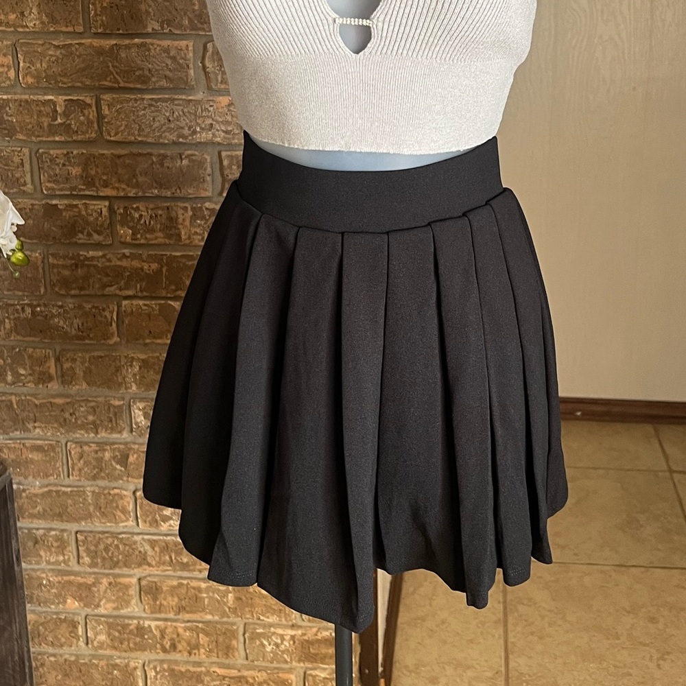 Women's Black Pleated Skater Skirt - Unbranded